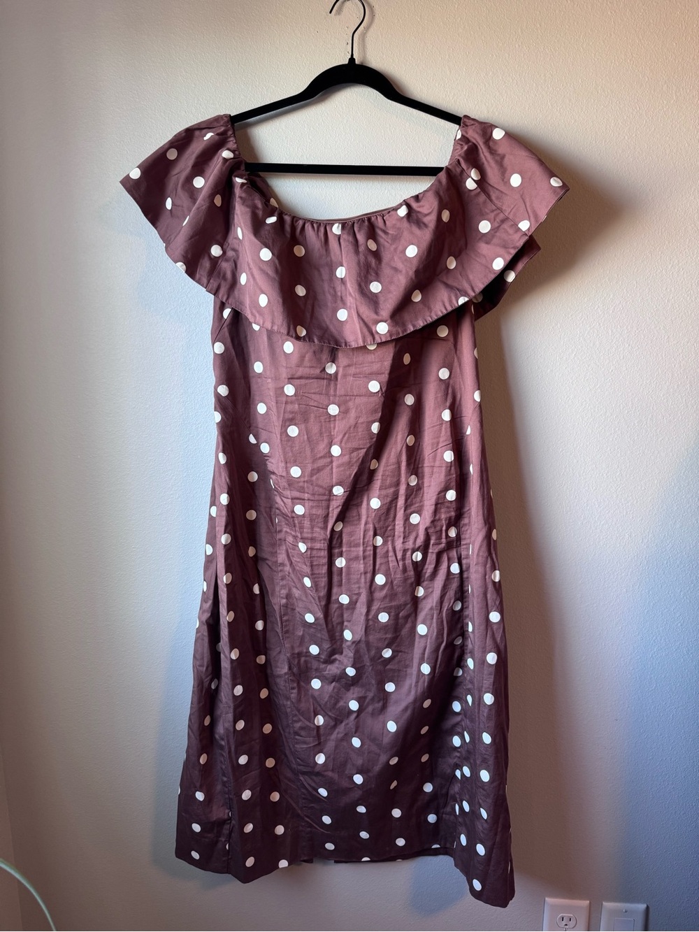 Polka Dot Off-Shoulder Midi Dress in Brown